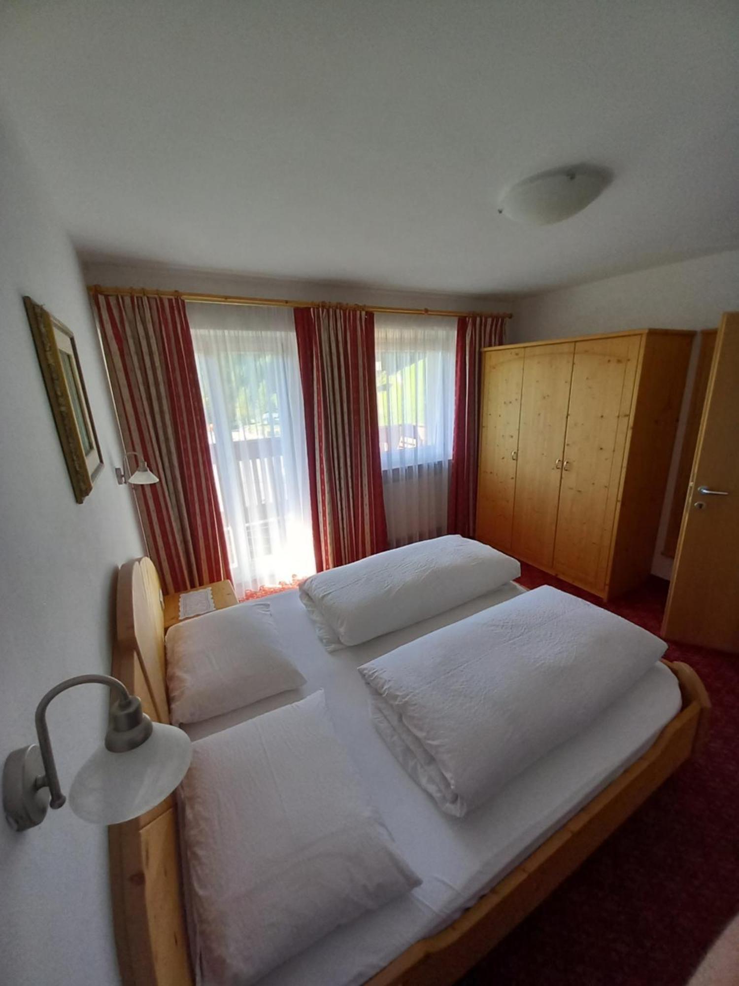 Deluxe Family Room,1546498084:JPEG